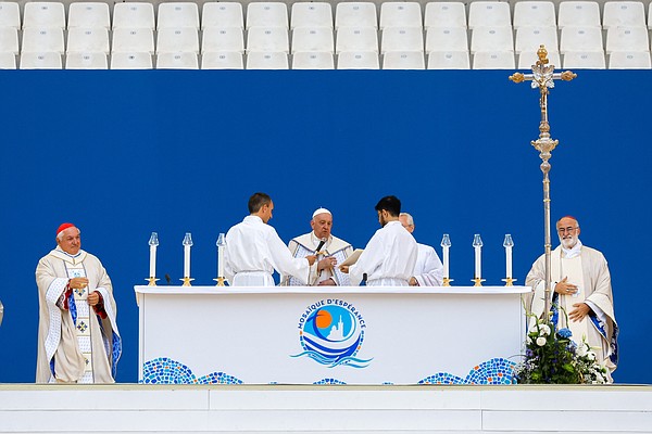 20230925T1045 POPE MARSEILLE MASS 1765876_t600