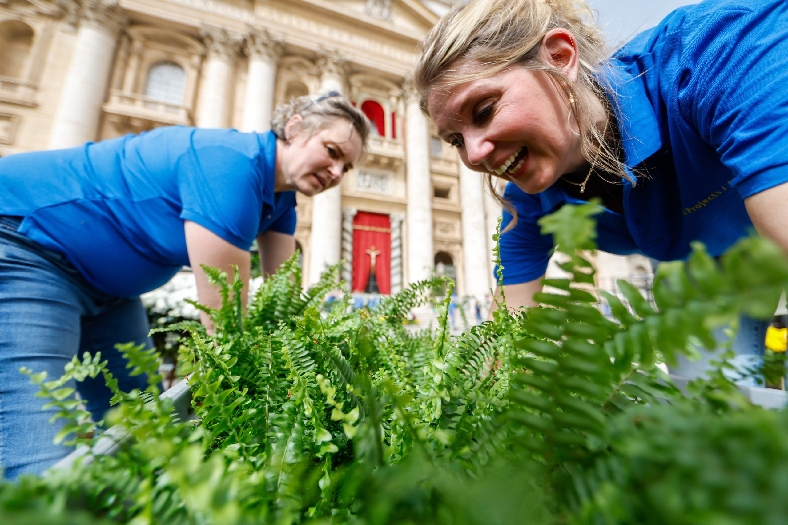 20240330T0900 VATICAN EASTER FLOWERS 1774590
