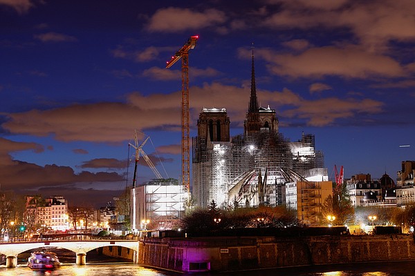 20241122T1608 NOTRE DAME REOPEN US REACT 1785462_t600