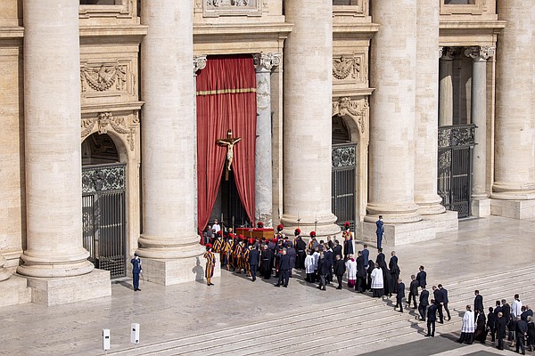 20250423T0630 POPE CASKET TRANSFER 1794315_t600