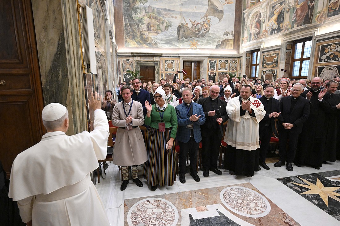 20251124T0845 POPE LATVIA PILGRIMS 1808324_t1100