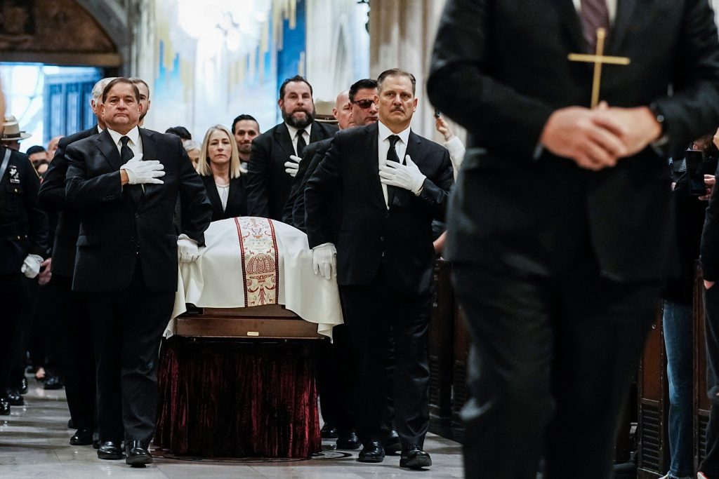 Leyenda de la salsa Willie Colón recibe su último adiós en la Catedral de San  Patricio - TrentonMonitor