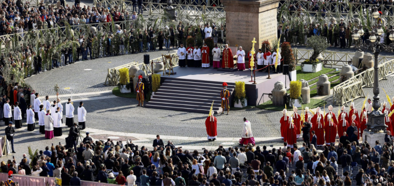 On first Palm Sunday, Pope Leo says Jesus cries out from the Cross against war