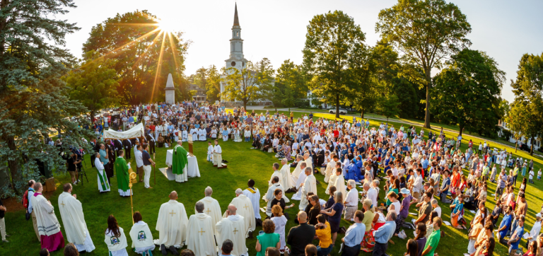 Procession brings Eucharist to the heart of Boston, key Revolutionary War sites